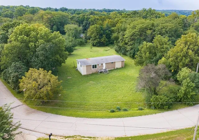 4th image of 9445 Village Ln, Ozawkie, KS 66070 | MLS# 2638367