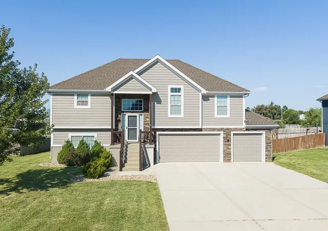 Photo 1 of Single family home for sale at 6996 141st St, Basehor, KS 66007 | MLS# 2638368 | Listing updated on 2026-10-05