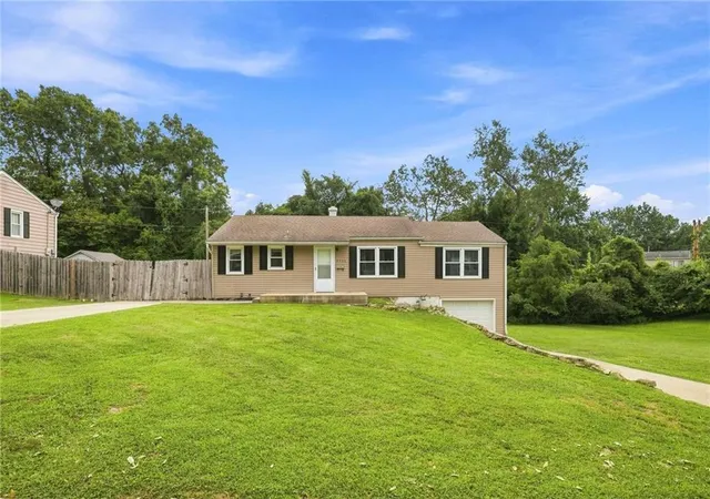 1st image of 1711 N Hocker St, Independence, MO 64050 | MLS# 2638369