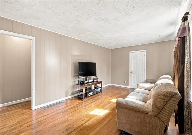Photo 3 of Sale Pending at 1711 N Hocker St, Independence, MO 64050 | MLS# 2638369 | Listing updated on 2026-09-06