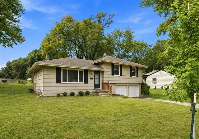 2nd image of 8611 E 85th St, Raytown, MO 64138 | MLS# 2638370