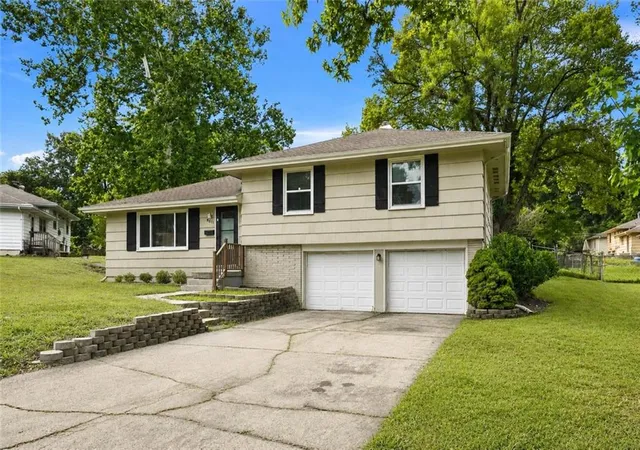 3rd image of 8611 E 85Th St, Raytown, MO 64138 | MLS# 2638370