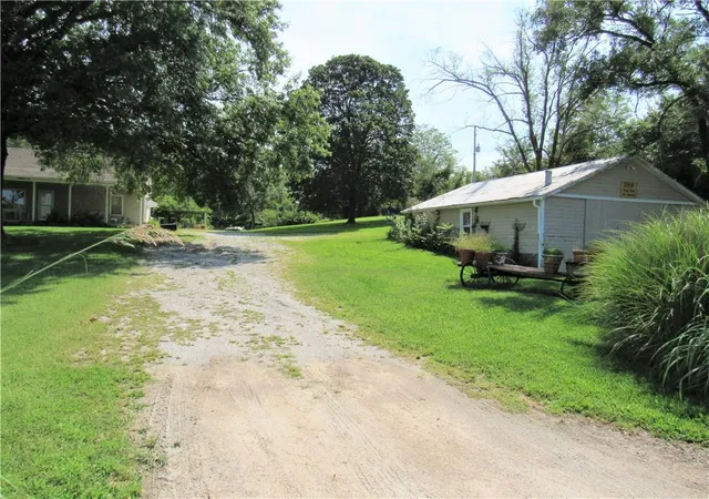 2nd image of 10615 Hillsboro Rd, Platte City, MO 64079 | MLS# 2638372