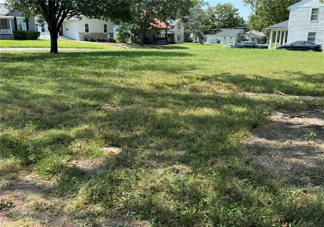 1st image of 210 S Silver St, Paola, KS 66071 | MLS# 2638374