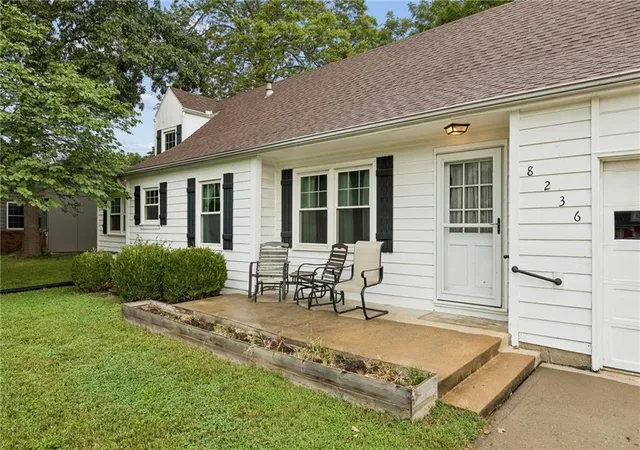 2nd image of 8236 Santa Fe Dr, Overland Park, KS 66204 | MLS# 2638376