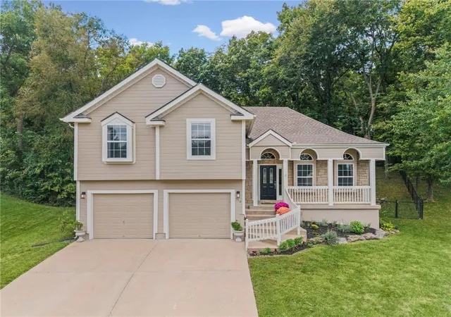 Photo 1 of Sale Pending at 510 Sw Foot Hill Dr, Grain Valley, MO 64029 | MLS# 2638377 | Listing updated on 2026-09-27