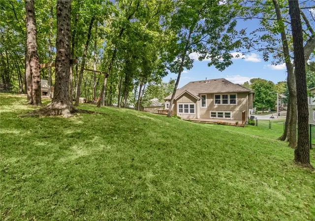 Photo 2 of Sale Pending at 510 Sw Foot Hill Dr, Grain Valley, MO 64029 | MLS# 2638377 | Listing updated on 2026-09-27