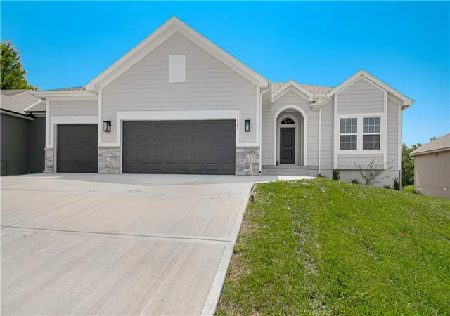 Photo 1 of Sale Pending at 1111 Oak Ridge St, Kearney, MO 64060 | MLS# 2638379 | Listing updated on 2026-08-27