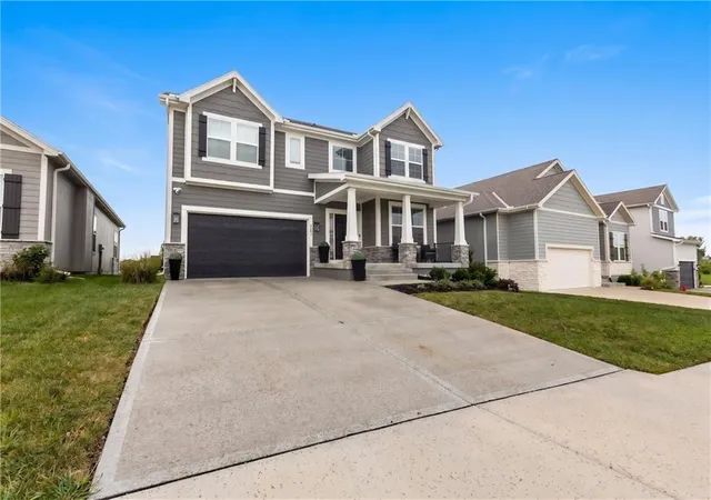1st image of 4808 Sw Beckham Rd, Lee's Summit, MO 64083 | MLS# 2638380