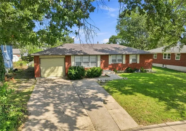 Photo 3 of Single family home for sale at 304 Ne 88Th St, Kansas City, MO 64155 | MLS# 2638382 | Listing updated on 2026-09-05
