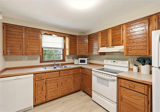 Photo 5 of Single family home for sale at 304 Ne 88Th St, Kansas City, MO 64155 | MLS# 2638382 | Listing updated on 2026-09-05
