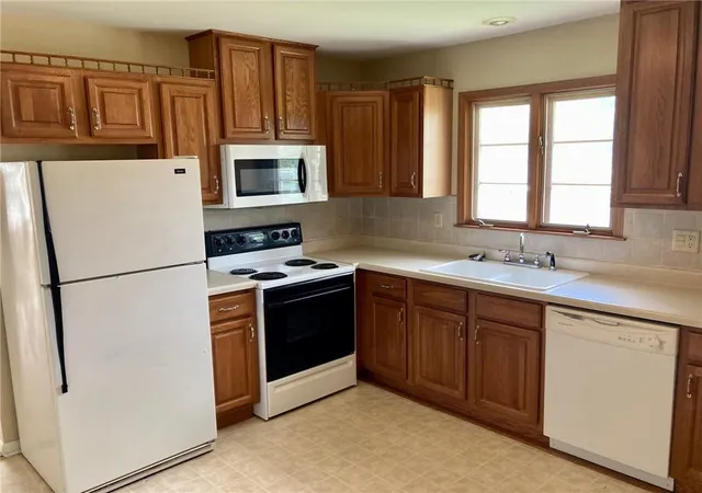 2nd image of 308 S Clayton St, Maryville, MO 64468 | MLS# 2638385