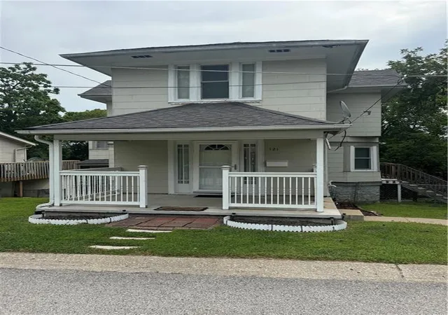 3rd image of 121 S Myrtle Ave, Excelsior Springs, MO 64024 | MLS# 2638387