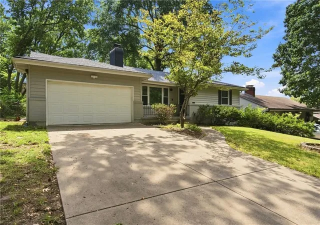 Photo 2 of Single family home for sale at 807 W 87th Ter, Kansas City, MO 64114 | MLS# 2638390 | Listing updated on 2026-10-06