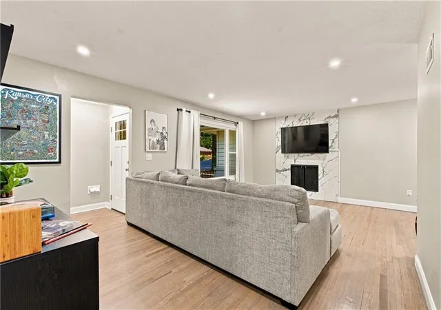 Photo 3 of Single family home for sale at 807 W 87th Ter, Kansas City, MO 64114 | MLS# 2638390 | Listing updated on 2026-10-06