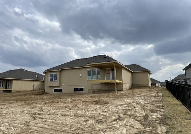 Photo 2 of Sale Pending at 10417 N Highland Pl, Kansas City, MO 64155 | MLS# 2638392 | Listing updated on 2026-08-24