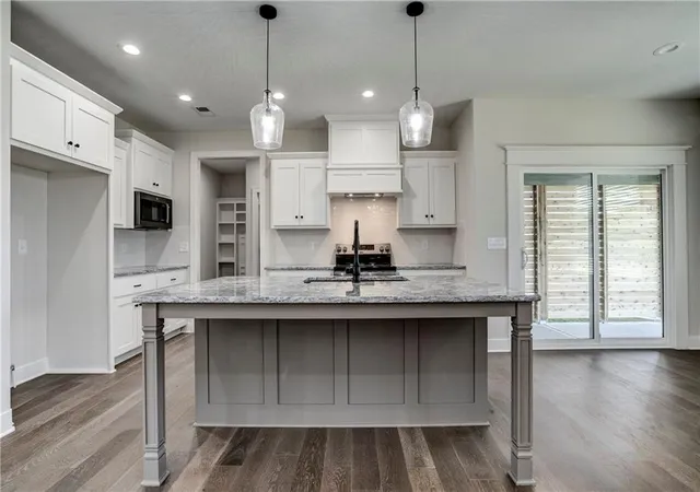 image of 16965 S Brentwood St, Olathe, KS 66062 | MLS# 2638400