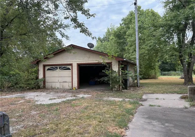 4th image of 3310 Cr 2800 Rd, Jefferson, KS 67301 | MLS# 2638401