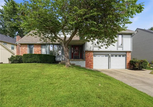 1st image of 9332 W 116th Ter, Overland Park, KS 66210 | MLS# 2638407