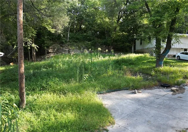 1st image of 1016 Suntree Pl, Kansas City, KS 66103 | MLS# 2638428