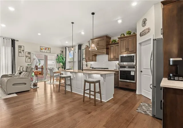 Photo 1 of Single family home for sale at 520 Se David Rd, Lee's Summit, MO 64082 | MLS# 2638438 | Listing updated on 2026-08-31