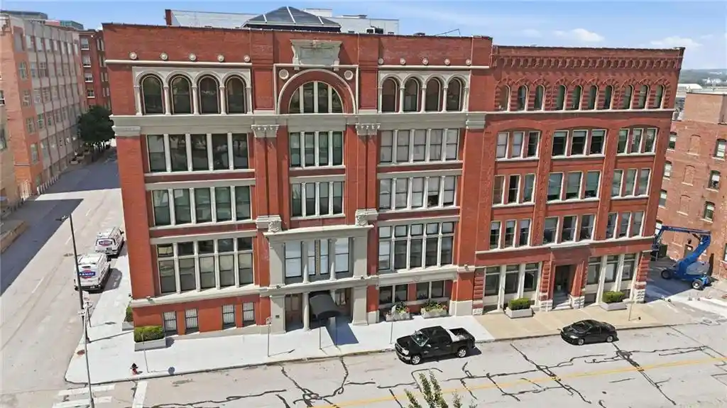 Listing Photo 2 - Condo for sale in 609 Central St located at 609 Central St, Kansas, MO 64105 - Unit #1306