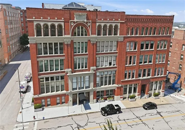 Photo 2 of Condo for sale at 609 Central St #1306, Kansas City, MO 64105 | MLS# 2638440 | Listing updated on 2026-09-02