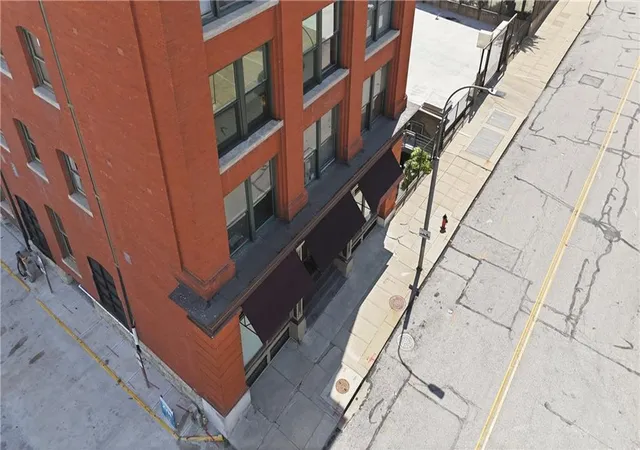 Photo 3 of Condo for sale at 609 Central St #1306, Kansas City, MO 64105 | MLS# 2638440 | Listing updated on 2026-09-02