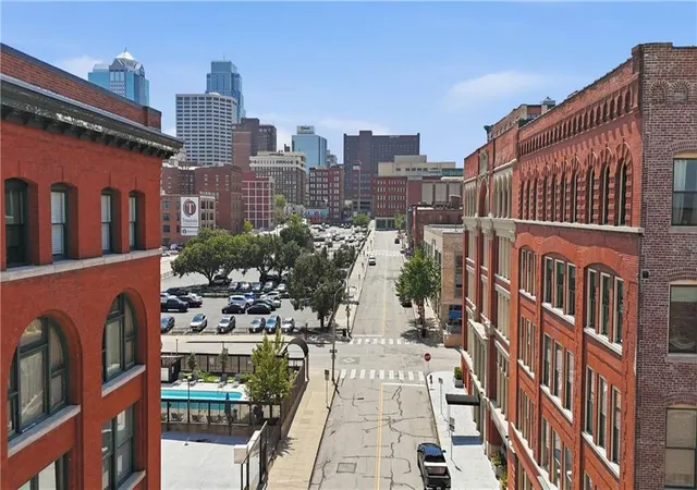 Photo 4 of Condo for sale at 609 Central St #1306, Kansas City, MO 64105 | MLS# 2638440 | Listing updated on 2026-09-02