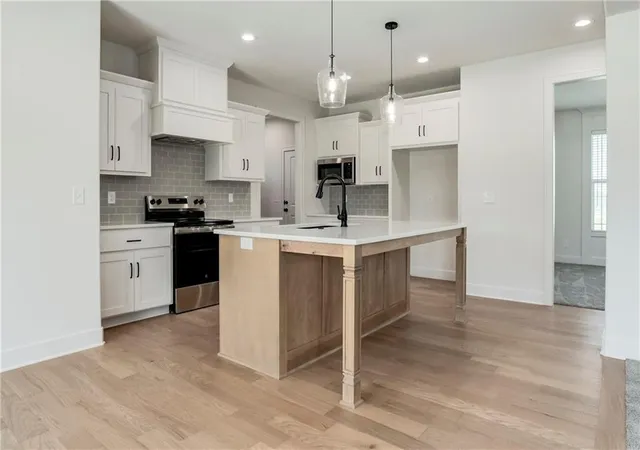image of 19007 W 170th Ter, Olathe, KS 66062 | MLS# 2638446