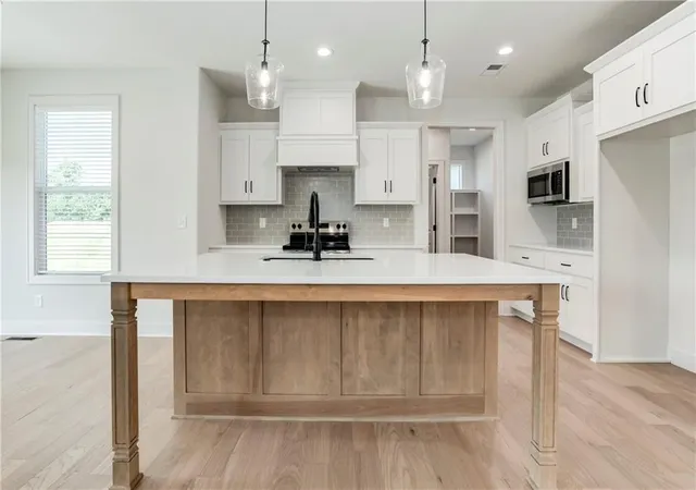 image of 19007 W 170th Ter, Olathe, KS 66062 | MLS# 2638446