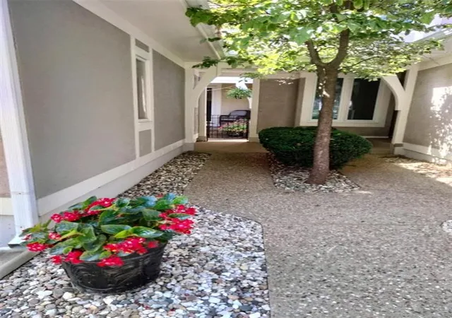 5th image of 10414 Garnett St, Overland Park, KS 66214 | MLS# 2638448