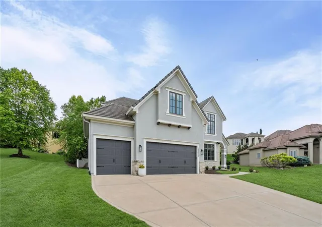 2nd image of 20215 W 89th Ter, Lenexa, KS 66220 | MLS# 2638453