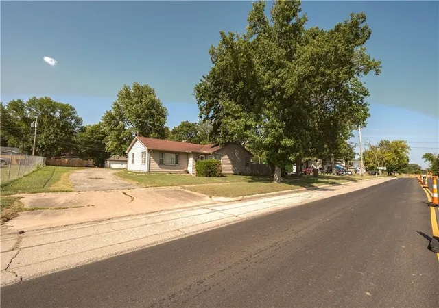 1st image of 216 Main St, Neodesha, KS 66757 | MLS# 2638454