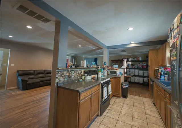 3rd image of 216 Main St, Neodesha, KS 66757 | MLS# 2638454