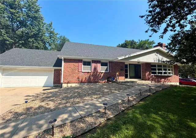 1st image of 321 S Clayton Ave, Maryville, MO 64468 | MLS# 2638459