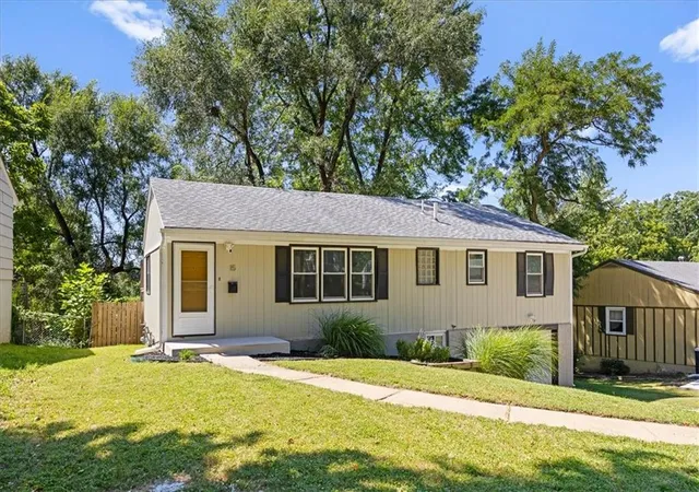Photo 3 of Sale Pending at 15 W 91st St, Kansas City, MO 64114 | MLS# 2638474 | Listing updated on 2026-10-06