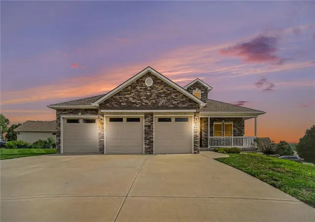 1st image of 304 Prairie Rose Cir, Smithville, MO 64089 | MLS# 2638475