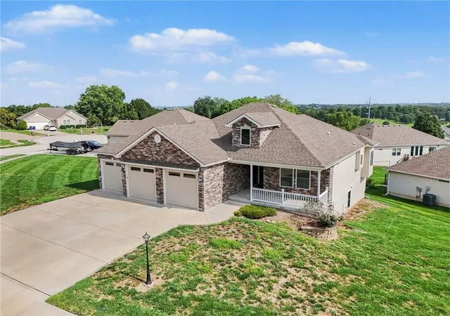 3rd image of 304 Prairie Rose Cir, Smithville, MO 64089 | MLS# 2638475