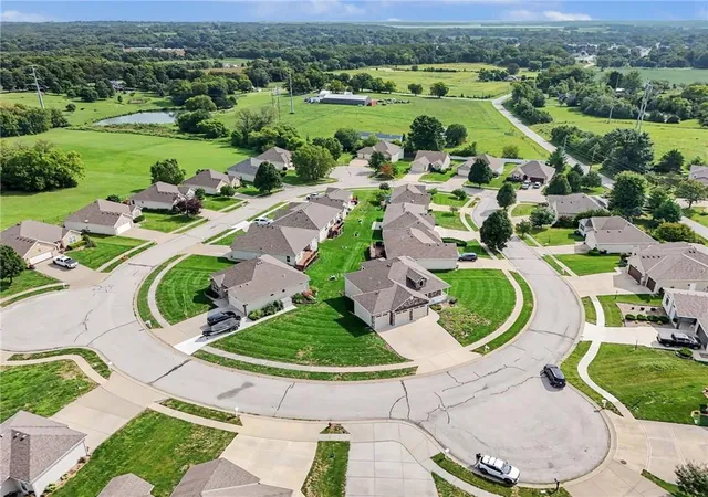 32nd image of 304 Prairie Rose Cir, Smithville, MO 64089 | MLS# 2638475