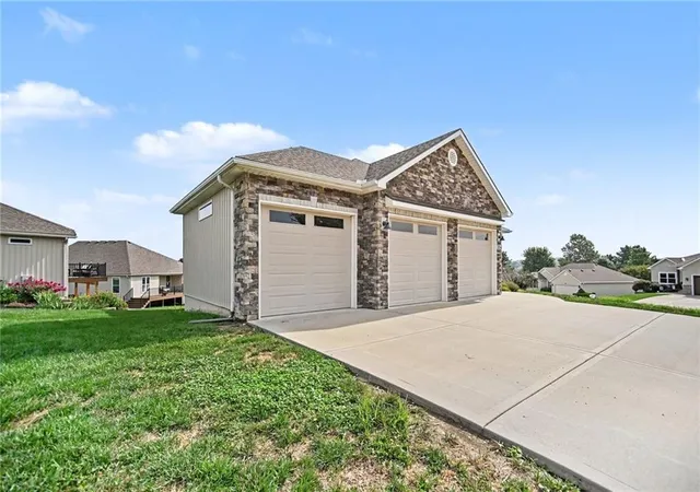 5th image of 304 Prairie Rose Cir, Smithville, MO 64089 | MLS# 2638475