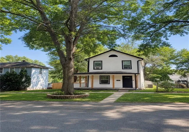 1st image of 407 Olive St, Leavenworth, KS 66048 | MLS# 2638476