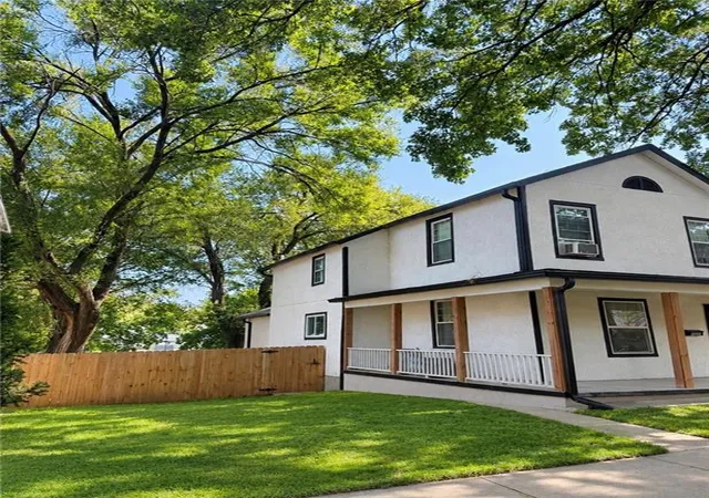 2nd image of 407 Olive St, Leavenworth, KS 66048 | MLS# 2638476