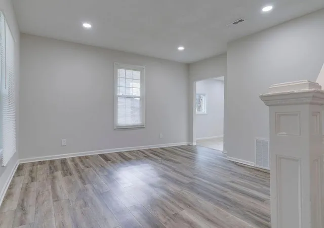 3rd image of 407 Olive St, Leavenworth, KS 66048 | MLS# 2638476