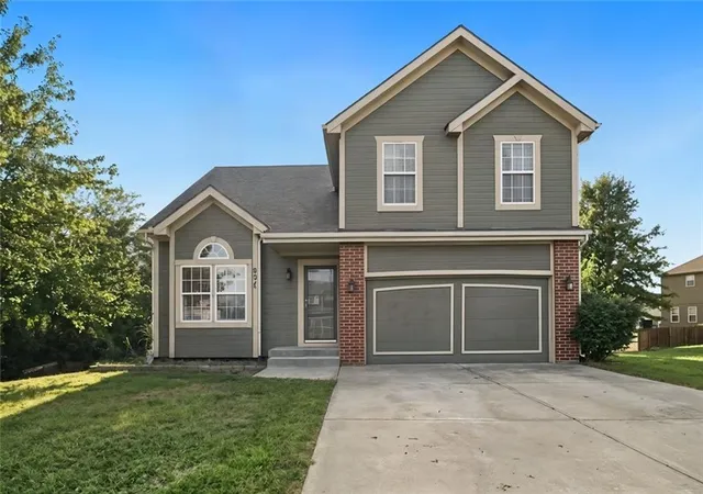 Photo 1 of Sale Pending at 802 N Cypress Cir, Kearney, MO 64060 | MLS# 2638478 | Listing updated on 2026-09-02