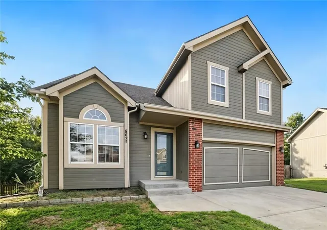 Photo 2 of Sale Pending at 802 N Cypress Cir, Kearney, MO 64060 | MLS# 2638478 | Listing updated on 2026-09-02
