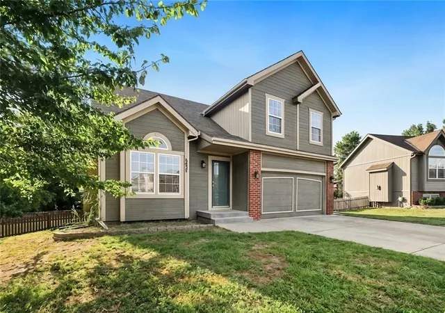 Photo 3 of Sale Pending at 802 N Cypress Cir, Kearney, MO 64060 | MLS# 2638478 | Listing updated on 2026-09-02