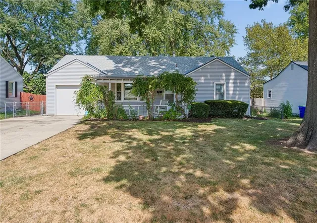 Single family home for sale at 11318 W 66th Terrace, Shawnee, KS 66203 | MLS# 2638487