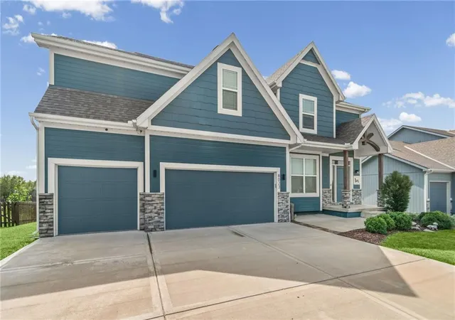 Photo 3 of Single family home for sale at 8023 Ne 102nd Street, Kansas City, MO 64157 | MLS# 2638494 | Listing updated on 2026-09-19