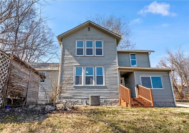 2nd image of 1314 Atchison St, Atchison, KS 66002 | MLS# 2638496